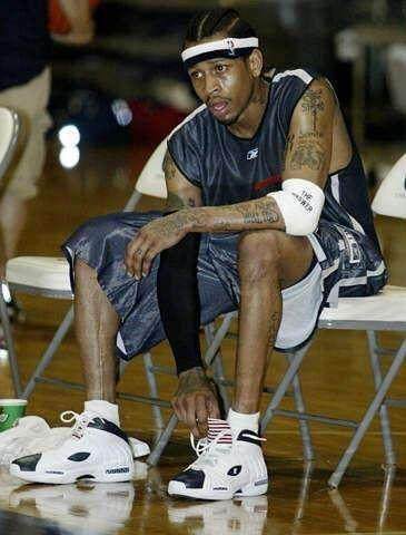 梅西将领取美职联MVP奖杯，梅西杯U16国际赛同步揭幕（梅西捧起美职联MVP，梅西杯U16国际赛同日启幕）