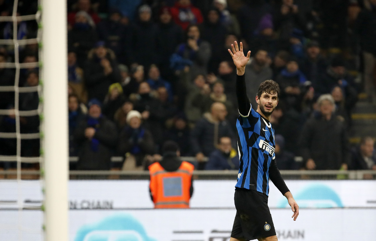 队记：杨瀚森随着比赛的进行越打越舒服，他需要真正上场打球（队记：杨瀚森越战越自如，他亟需获得真正的出场时间）