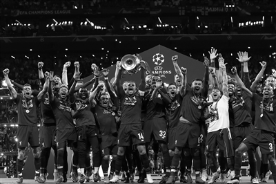 尤文官方：加蒂右膝内侧半月板受伤，将接受手术（尤文官宣：加蒂右膝内侧半月板受伤，已安排手术）