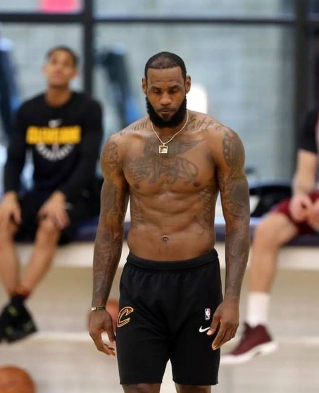 澳超半场：博雷洛远射造险，西悉尼流浪者0-0布里斯班狮吼（澳超半场战报：博雷洛远射制造威胁，西悉尼流浪者暂0-0布里斯班狮吼）