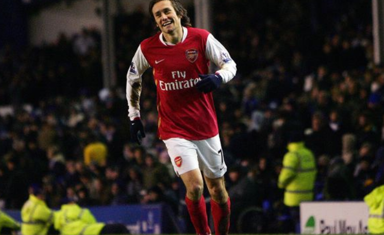 记者：罗马联系法比奥-席尔瓦团队，但若吉拉西离队他将留下（记者称罗马已接触法比奥-席尔瓦团队，但若吉拉西离队，席尔瓦将选择留队）