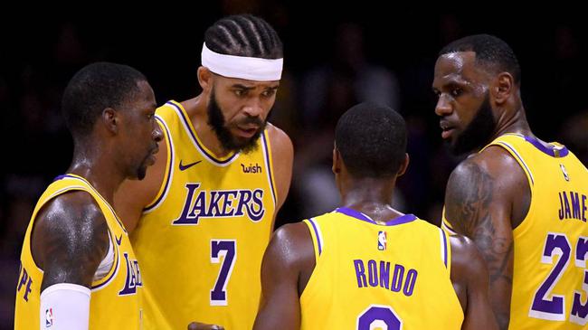 德天空：那不勒斯想签弗赖堡中场曼赞比顶替受伤的德布劳内（德媒：那不勒斯有意引进弗赖堡中场曼赞比，以填补德布劳内伤缺）