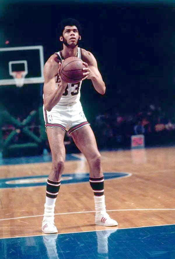 阿夫迪亚空砍37分，马刺115-102击败开拓者，福克斯37分率队稳居西部第五（阿夫迪亚37分难阻败局，马刺115-102拿下开拓者，福克斯轰37分助队稳居西部第五）