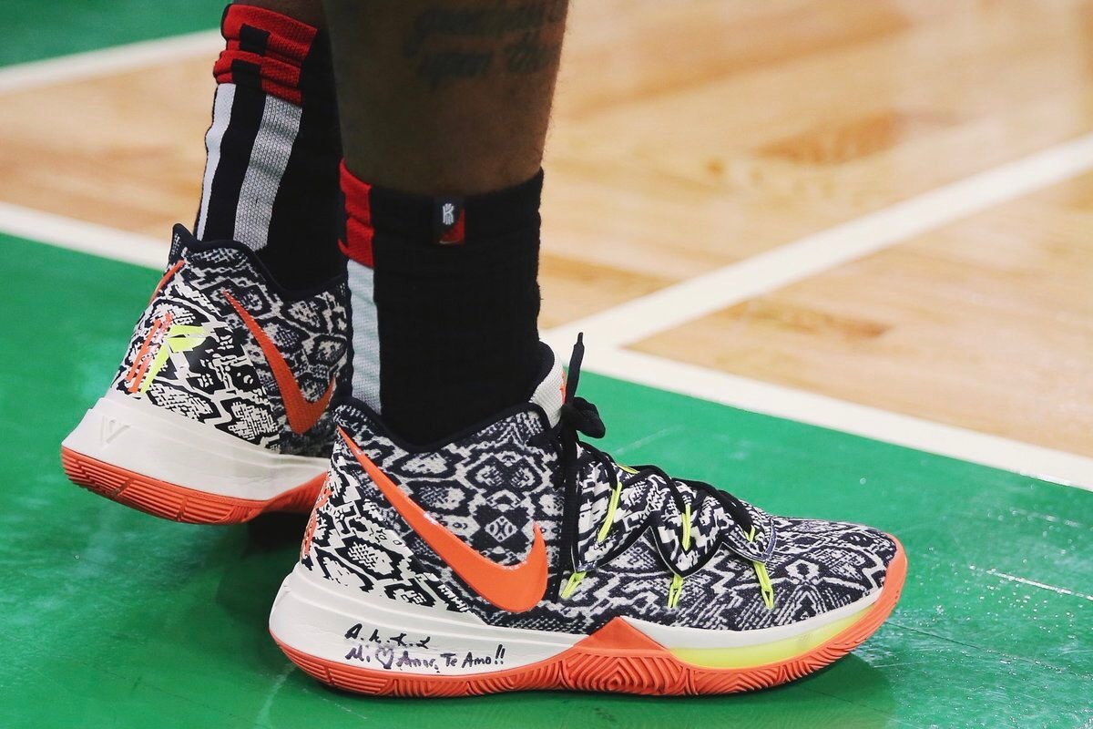 马德兴：有关方面对王洪亮带队0-3巴西不满，却对女足0-8沉默（马德兴：王洪亮率队0-3不敌巴西遭质疑，女足0-8却无人置评）